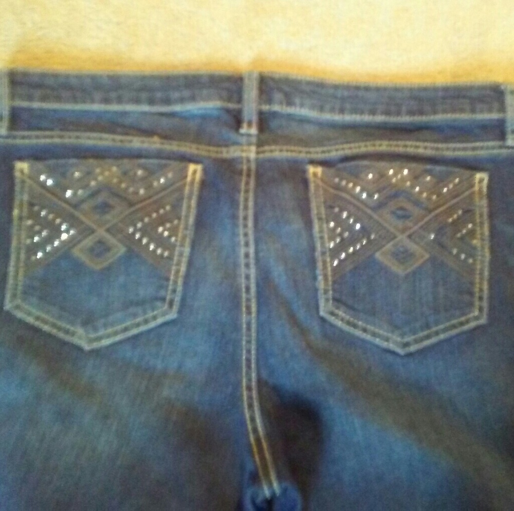 Never worn straight leg capris